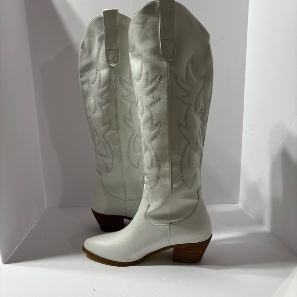 Western cowboy boots for women embroidered knee-high boot with a chunky heel - Picture 4 of 7